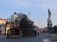 北マケドニア　「行った所・見た所」　スコピエ市街地（マザーテレサ像・マケドニア広場・石橋など）散策