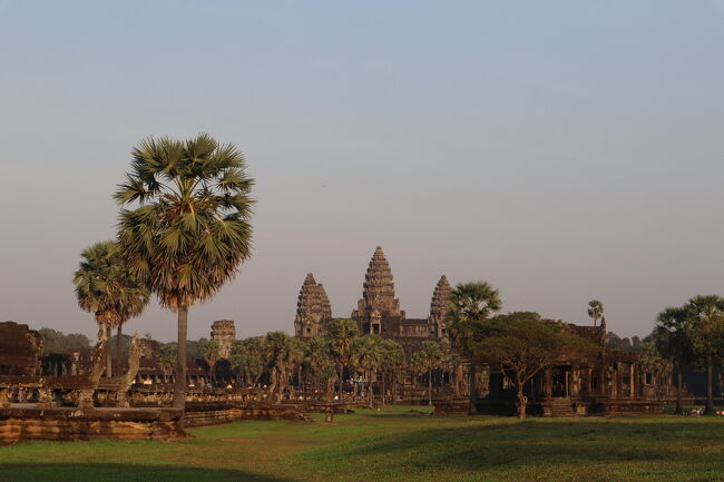 子育ても一旦落ち着いたため、記念に残る旅行をしたくて、世界遺産のアンコールワットを見るためにカンボジアへ出発！<br />海外旅行は初めてなのでツアーで申し込みをしました。<br />