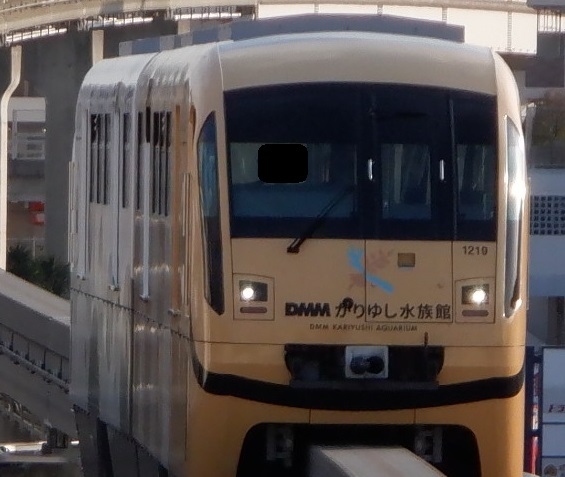 琉球バス交通の１１２番系統を古島駅バス停で降りた後は、ゆいレールに乗りました。