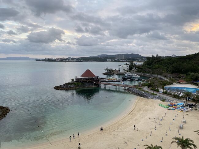 鹿児島観光からフェリーで20時間かけて与論島へ。与論島から沖縄に向かうゆっくり旅です。<br />最終日です。帰ります。<br /><br />【交通機関】<br />2/22 セントレア8:05→鹿児島09:35 ANA　\17,840／人<br />2/27 鹿児島18:00→与論島 マリックスライン(フェリー)　\15,300／人<br />3/1 与論島12:35→沖縄13:35 JAL 特典航空券 4,100マイル+\240／人<br />3/4 沖縄15:55→セントレア17:55 JAL 特典航空券 特典航空券 9,000マイル+\680／人<br /><br />鹿児島中央 9:56→指宿 10:47　JR九州たまてばこ \2,800／人<br /><br />【レンタカー】<br />鹿児島 2/22 10:30～2/23 16:30 \8,000 鹿児島レンタカー<br />沖縄 3/2 9:00～3/4 15:00 \6,000 AN-RAKUレンタカー<br /><br />【宿泊】<br />1拍目 フォーポイントバイシェラトン中部国際空港 \14,193<br />2泊目 霧島　あかまつ荘　\11,000<br />3～4泊目 フェアフィールド鹿児島たるみず(2泊) \39,543<br />5泊目 指宿　民宿千成荘 \10,340<br />6泊目 シェラトン鹿児島（朝食付き）\28,759<br />8～9泊目 与論島　民宿明星荘 \10,258(2泊)<br />10沖縄　アパホテル那覇松山 \8,639<br />11泊目 グランビューガーデン沖縄（朝食付き）\8,800<br />12泊目 ルネッサンス \32,340<br />※マリオット系は公式サイト、それ以外はアゴダで予約。1部屋2人