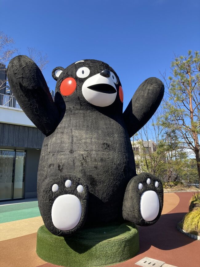 今年初めての旅行で熊本•鹿児島へ行った来ました。震災後の熊本城がどこまで復活してるか確認してきました。お城は復活してますが、石垣等はまだまだでした。また、熊本名物の馬刺し、カラシ蓮根、太平燕を美味しく頂きました。最後にくまモンに心を和ませて頂きました。