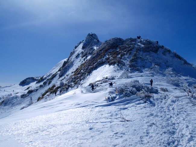 2024年2月24日群馬県にある日本百名山武尊山（標高2158M）に登りました。上野駅６時発の上野東京ラインに乗車し８時前に高崎駅に到着、高崎駅でレンタカーを借りて川場スキー場を目指しました。武尊山（標高2158M）は夏に登ると10時間くらいの厳しい行程になりますが、冬は川場スキー場のリフトで標高1870Mまで運んでくれます。ヤマップデータでは歩行距離4.6KM、のぼり/くだり549M、標準タイム3時間58分です。