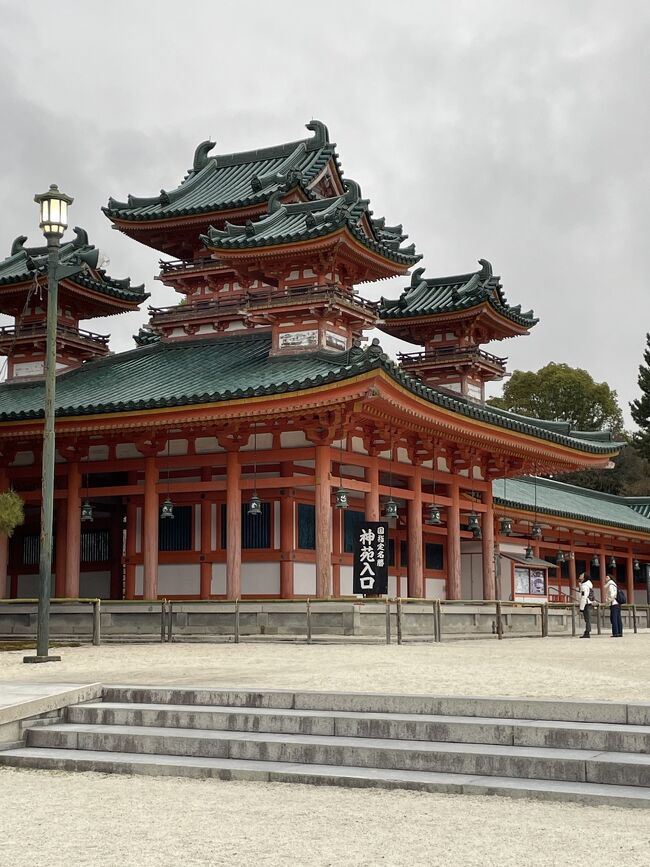 紅葉も桜も緑の木陰も期待できない2月、いつも観光客で賑わっている京都もこの時期なら空いているのでは？と考えて出かけてみた2泊3日の京都旅行です。宿泊先はTHE HOTEL HIGASHIYAMA by Kyoto Tokyu Hotel（要するに東急のホテルです）