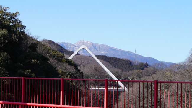 JR東日本のキュンパスやインバウンドの影響で新幹線や観光地は混雑しているようですが、自分たちもキュンパスを利用してどこ行こうかあれこれ悩んだ結果、人混みを避けてオフシーズンの「わたらせ渓谷鉄道」に乗りに行こうと計画し妻と日帰りの旅に仙台から群馬県桐生市に行ってきました。<br /><br />計画通りに行かなかったり、晴れてはいましたが赤城山から吹き下ろす上州空っ風の冷たい一日でしたが、予想通り電車も空いており旅行者もほとんどおらず、ひもかわうどんや両毛線、わたらせ渓谷鉄道など初めて尽くしのゆったりのんびりな日帰り旅行でした。<br />