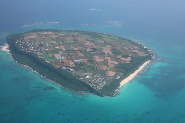 ２月２８日（木）一日目<br />　今回の旅は、ANAのマイルを利用して、特典航空券による旅を急遽計画しました。というのもANAのSFC会員の場合には特典として毎年プレミアムポイントが４ポイント支給されます。<br />　しかし利用期間が毎年３月までに利用しなければ無効になってしまいますので（１ポイント１，０００円に交換は出来ますが・・・・）急いで計画をしたという事です。<br />　その為、私の好きな離島めぐりをしようと思い立ち、沖縄の離島で今まで行ったことのない、しかも飛行機が飛んでいる島を条件に探しました。<br />　その結果、多良間島が候補になり、急いで航空券とホテルを予約した次第です。過去に行っている沖縄の島としては、沖縄本島・石垣島・西表島・油布島・小浜島・竹富島・宮古島・池間島・伊良部島・下地島・来間島・波照間島・与那国島・久米島・そして今回訪れた多良間島で計１５島目となります。<br /><br />　今回訪れた多良間島は宮古空港からしか航空機が飛んでいませんので、セントレアから宮古空港まで往復の特典航空券１３，０００マイルを利用しました。その他、個の航空券に関わる税金として８８０円支払いました。<br /><br />　宮古空港から多良間島にはANAは飛んでいませんので、琉球エアーシステム（RAC）の航空機を利用します。<br />　RACはJAL系列でJALの子会社ですので、JGC特典も利用できるのですが、今回は手荷物もない為、往復現金（１３，８６０円）で購入しました。<br />　搭乗マイルも片道２９マイル・ボーナスマイル１０マイル合計３９マイル加算されます。　尚、今年度よりJALは制度が変更になり、ライフステータスポイントが2回搭乗で１０ポイント付与されました。<br />　今年度からJGC会員を目指そうと思うとライフステータスポイントが1,500ポイントたまらないと会員にはなれませんので、相当ハードルが高くなってしまいましたね(´;ω;｀)(´;ω;｀)<br /><br />　私は既にJGC会員ですので、敢えてステータスポイントを気にする事はなく、自由に気ままに旅を楽しませていただいています( ´艸｀)<br />　<br />　今回の旅でかかった費用は13,860円＋880円そして宿泊費6,600円です。<br />　　（ただし小遣いは別です）<br /><br />　一日目の行程は出発から多良間島に到着して、宿泊するまでを記載しています。<br />