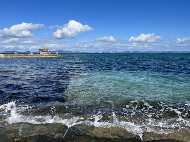 また沖縄へ！前回行けなかったところ、お気に入りになったところがいっぱいあって日数を2日間増やして行きました。<br />年末になるとちょっと気温が下がるので沖縄らしい「暑さ」は体験できませんでしたが（やはり日本）、海の色に癒されます。<br />服装は日中はパーカーorロンTにカーディガン、デニムorスカート、朝晩はマウンテンパーカー（温度調整のためライナー取り外しできるもの）にしました。<br />結果的にこの服装でよかったです。<br />朝晩は冷たい風でしたが、ライナー外してマウンテンパーカーのみにしてました。ホエールウォッチングの時は付けて厚手のマウンテンパーカーにしました。<br /><br />1日目は夜に沖縄着のため移動のみでした。<br />全日程レンタカー利用です。<br />