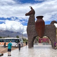 アルゼンチン北西部の世界遺産 ウマウアカ渓谷の村々をめぐるバスツアー