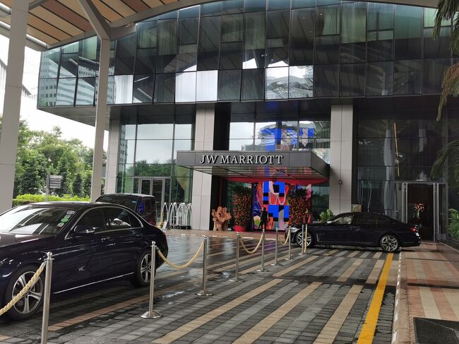 最後に２泊するのがマリーナエリアのJWマリオットホテル・シンガポール・サウスビーチです♪<br />エスプラネード駅から徒歩１分♪<br />バス停も周辺にいくつかあって立地最高です♪<br />ポイントで宿泊しました！(131,000ポイント)