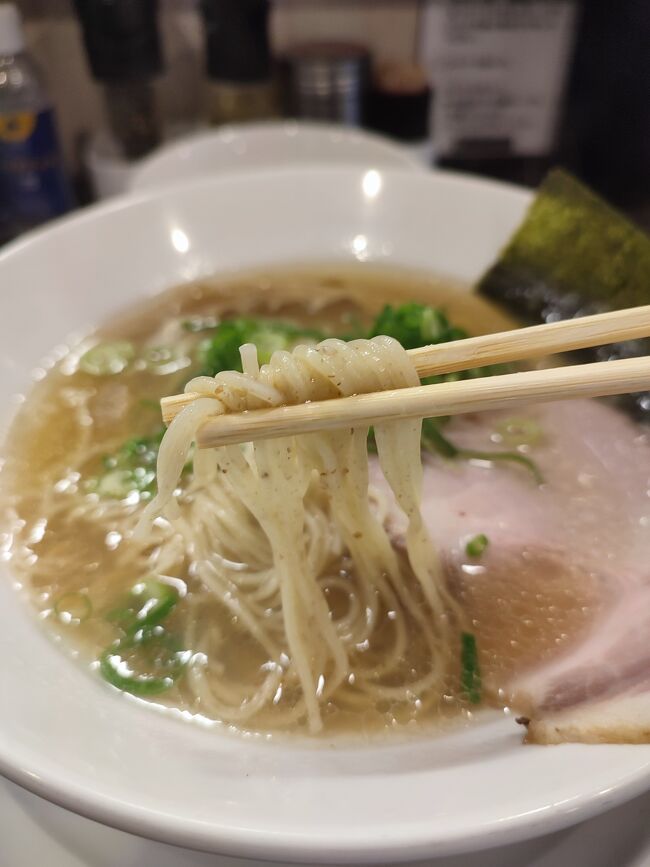 横浜には美味しいものがたくさんあります。美味しいラーメン屋さんもあります。己巳（つちのとみ）は、特におすすめのラーメンです。大変おいしかったです。そして、桜木町のぴおシティのとぽすさんに行きました。焼き鳥が美味しかったです。この後、入院を余儀なくされるのでした・・・。