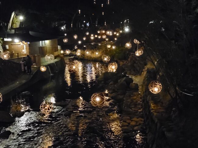 前回の九州旅行で行った「菊池渓谷」へ再び。<br />それと「杖立温泉」と人気を二分にする「黒川温泉」に行ってみた。<br />私は、杖立温泉の雰囲気のほうが好きかなー。