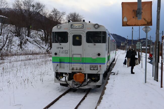 これまでもJR北海道の路線が廃止される度に乗りに行っていましたが、今回は特急含め6日間も乗り放題のお得なパスが販売されていたので、廃線予定の路線の乗り納めついでに、ぐるっと北海道を鉄道で一周してきました。<br />2日目は10:30過ぎに旭川に到着。富良野線と根室本線のバス代行区間を乗り継いで新得へ。途中、美瑛と富良野の街をすこしだけ散策しました。<br /><br />　12/8 函館→札幌<br />★12/9 札幌→深川→留萌→深川→旭川→美瑛→富良野→東鹿越→新得→釧路<br />　12/10 釧路→網走→旭川→富良野→滝川→札幌<br />　12/11 札幌→小樽→倶知安→長万部→函館<br />