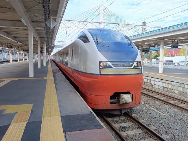 楽しい乗り物を紹介するこのシリーズ。今回は、JR東日本「特急料金不要で乗車できるJRの特急列車 “つがる”」をご紹介します。<br /><br />★楽しい乗り物シリーズ<br /><br />美幸線廃線跡トロッコ（北海道）<br />https://4travel.jp/travelogue/11674531<br />JR北海道「特別快速きたみ」（北海道）<br />https://4travel.jp/travelogue/11888207<br />JR北海道「ＳＬニセコ号」＆美深トロッコ(北海道)<br />http://4travel.jp/travelogue/10588129<br />JR北海道「旭山動物園号」（北海道）※廃止<br />http://4travel.jp/travelogue/10431501<br />JR北海道＆東日本「カシオペア」(北海道)　※廃止<br />http://4travel.jp/travelogue/10578381<br />ＪＲ西日本「トワイライトエクスプレス」(北海道＆新潟)　※廃止<br />http://4travel.jp/travelogue/10982824<br />ボンネットバスで行く小樽歴史浪漫（北海道）<br />http://4travel.jp/traveler/satorumo/album/10432575/<br />JR北海道＆東日本「夜行急行列車はまなす」(北海道)　※廃止<br />http://4travel.jp/travelogue/11073488<br />JR北海道「ＤＭＶ（デュアル・モード・ビークル）」（北海道）※開発中止<br />http://4travel.jp/travelogue/10462428<br />JR北海道「富良野・美瑛ノロッコ号」(北海道)<br />http://4travel.jp/travelogue/10613668<br />ＪＲ北海道「流氷ノロッコ号＆ＳＬ冬の湿原号」（北海道）<br />http://4travel.jp/travelogue/10636606<br />ボンネットバス「函館浪漫号」 (北海道)<br />http://4travel.jp/travelogue/10439020<br />ＳＬ函館大沼号＆定期観光バス「ハイカラ號」(北海道)<br />http://4travel.jp/travelogue/10461438<br />JR東日本「特急料金不要で乗車できるJRの特急列車　“つがる”」（青森）<br />https://4travel.jp/travelogue/11891729<br />JR東日本「リゾートしらかみ“2代目ブナ編成”」(青森)<br />http://4travel.jp/travelogue/11202958<br />津軽鉄道　「ストーブ列車」(青森)<br />http://4travel.jp/travelogue/11122704<br />三陸鉄道「洋風こたつ列車」（岩手）<br />https://4travel.jp/travelogue/11692650<br />JR東日本「ＳＬ銀河」（岩手）<br />http://4travel.jp/travelogue/10893431<br />JR東日本「いわて・平泉文化遺産号」（岩手）<br />http://4travel.jp/traveler/satorumo/album/10590418/<br />八幡平ボンネットバス（岩手）<br />http://4travel.jp/travelogue/11039600<br />JR東日本「ジパング平泉」(岩手)<br />http://4travel.jp/traveler/satorumo/album/10710506<br />三陸鉄道「南リアス線」（岩手）<br />http://4travel.jp/travelogue/10895080<br />JR東日本「大船渡線　“BRT”」(岩手＆宮城)　　　　<br />http://4travel.jp/travelogue/10896079<br />JR東日本「ポケモントレイン気仙沼」(岩手＆宮城)<br />http://4travel.jp/traveler/satorumo/album/10763358/<br />かき鍋クルーズ(宮城)<br />http://4travel.jp/traveler/satorumo/album/10752892/<br />JR東日本「気仙沼線　“BRT”」(宮城)<br />http://4travel.jp/traveler/satorumo/album/10760789/<br />お座敷列車・平泉文化遺産号（宮城）<br />http://4travel.jp/traveler/satorumo/album/10594639/<br />コスモス祭りに走る“松山人車軌道”(宮城)<br />http://4travel.jp/traveler/satorumo/album/10619155/<br />JR東日本「石巻線＆仙石線」（宮城）<br />http://4travel.jp/traveler/satorumo/album/10610832/<br />JR東日本「リゾートみのり」(宮城＆山形)<br />http://4travel.jp/travelogue/10973345<br />JR東日本「きらきらうえつ」（秋田＆山形）<br />http://4travel.jp/travelogue/10939550<br />JR東日本「とれいゆつばさ」(山形)<br />http://4travel.jp/travelogue/10977124<br />JR東日本「さくらんぼ風っこ」(山形)<br />http://4travel.jp/traveler/satorumo/album/10692556/<br />東武鉄道「尾瀬夜行23:55」（福島)<br />http://4travel.jp/traveler/satorumo/album/10702090/<br />JR東日本「ＳＬ会津只見号」（福島）<br />http://4travel.jp/travelogue/10561966<br />JR東日本「フルーティアふくしま」(福島)<br />http://4travel.jp/travelogue/11160686<br />JR東日本「お座敷うつくしま浜街道」号（茨城）<br />http://4travel.jp/traveler/satorumo/album/10435948/<br />小堀の渡し（茨城）<br />https://4travel.jp/travelogue/11839641<br />http://4travel.jp/traveler/satorumo/album/10425647/<br />かしてつバス（茨城）<br />http://4travel.jp/traveler/satorumo/album/10607951/<br />ひたちＢＲＴ(茨城)<br />http://4travel.jp/travelogue/11025954<br />JR東日本「いろは」（栃木）<br />https://4travel.jp/travelogue/11425304<br />湯西川ダックツアー（栃木）<br />http://4travel.jp/traveler/satorumo/album/10816706/<br />東武鉄道「リバティ＆ＳＬ大樹」（栃木）<br />https://4travel.jp/travelogue/11308494<br />東武鉄道「スカイツリートレイン南会津号」（栃木＆埼玉＆東京）<br />http://4travel.jp/traveler/satorumo/album/10819869/<br />東武鉄道「スペーシアX」（栃木＆埼玉＆東京）<br />https://4travel.jp/travelogue/11860329<br />東武鉄道「スペーシア」（栃木＆東京）<br />http://4travel.jp/traveler/satorumo/album/10820730/<br />西武鉄道「臨時夜行列車」（埼玉＆東京）<br />https://4travel.jp/travelogue/11343646<br />JR東日本「リゾートやまどり」(群馬)<br />http://4travel.jp/traveler/satorumo/album/10624619/<br />トロッコ列車「シェルパ君」（群馬）<br />http://4travel.jp/travelogue/10521246　　<br />わたらせ渓谷鐵道「トロッコわたらせ渓谷号」（群馬）<br />http://4travel.jp/travelogue/10653503<br />利根川を渡る水上県道「赤岩渡船」ついでに行田市のB級ご当地グルメ“フライ＆ゼリーフライ”（群馬＆埼玉）<br />https://4travel.jp/travelogue/11838331<br />JR東日本「B.B.BASE（BOSO BICYCLE BASE）」（千葉）<br />https://4travel.jp/travelogue/11718952<br />小湊鉄道＆いすみ鉄道「房総里山トロッコ＆レトロな急行列車」（千葉）<br />https://4travel.jp/travelogue/11698211<br />小湊鉄道「里山トロッコ」（千葉）<br />http://4travel.jp/travelogue/11141517<br />ツインライナー＆浦賀渡し船（神奈川）<br />http://4travel.jp/travelogue/10514989<br />小田急電鉄「ロマンスカー・サルーン席」（神奈川）<br />http://4travel.jp/traveler/satorumo/album/10448952/<br />JR東日本「伊豆クレイル」(神奈川)<br />http://4travel.jp/travelogue/11167399<br />JR東日本「現美新幹線」　(新潟)<br />http://4travel.jp/travelogue/11160683<br />JR東日本「NO.DO.KA」(新潟)<br />http://4travel.jp/travelogue/10904325<br />JR東日本「越乃Shu*Kura」（新潟）<br />http://4travel.jp/travelogue/10906874<br />JR東日本「ＳＬばんえつ物語」(新潟＆福島)<br />http://4travel.jp/travelogue/10909105<br />JR西日本「ベル・モンターニュ・エ・メール(べるもんた)」(富山)<br />http://4travel.jp/travelogue/11102039<br />富山地方鉄道「レトロ電車」(富山)<br />http://4travel.jp/travelogue/10983819<br />富山地方鉄道「アルプスエキスプレス」(富山）<br />http://4travel.jp/travelogue/10999061<br />のと鉄道「のと里山里海号」（石川)<br />http://4travel.jp/travelogue/11100480<br />JR西日本「花嫁のれん」(石川)<br />http://4travel.jp/travelogue/11100917<br />えちぜん鉄道「きょうりゅう電車」(福井）※車両変更<br />http://4travel.jp/travelogue/11103005<br />えちぜん鉄道「恐竜列車」(福井）<br />https://4travel.jp/travelogue/11869450<br />富士急行「富士山ビュー特急」(山梨)<br />http://4travel.jp/travelogue/11160680<br />富士急行「フジサン特急」(山梨)<br />http://4travel.jp/travelogue/10979453<br />富士急行「富士登山電車」(山梨)<br />http://4travel.jp/travelogue/10418489<br />JR東日本「桃源郷パノラマ」号（山梨）<br />http://4travel.jp/traveler/satorumo/album/10447711/<br />JR東日本「HIGH RAIL 1375」（山梨＆長野）<br />https://4travel.jp/travelogue/11324691<br />JR東日本「おいこっと」（長野)<br />http://4travel.jp/travelogue/11076547<br />JR東日本「リゾートビューふるさと」（長野）<br />http://4travel.jp/traveler/satorumo/album/10515819/<br />しなの鉄道「ろくもん」（長野）<br />http://4travel.jp/travelogue/10991507<br />明知鉄道「じねんじょ列車」（岐阜）<br />https://4travel.jp/travelogue/11695373<br />http://4travel.jp/travelogue/11233948<br />明知鉄道「寒天列車」（岐阜）<br />http://4travel.jp/travelogue/10495412<br />明知鉄道「きのこ列車」（岐阜）<br />http://4travel.jp/travelogue/10510003<br />長良川鉄道「ゆら～り眺めて清流列車＆観光列車“ながら”」(岐阜)<br />http://4travel.jp/travelogue/11263488<br />大井川鐵道「南アルプスあぷとライン＆ＳＬかわね路号」(静岡)<br />http://4travel.jp/travelogue/11019512<br />伊豆急行「リゾート２１」（静岡）<br />http://4travel.jp/travelogue/10946692<br />リンガーベル＆我入道の渡し（静岡）<br />http://4travel.jp/travelogue/10519012<br />JR東日本＆伊豆急行「サフィール踊り子＆リゾート21」（静岡）<br />https://4travel.jp/travelogue/11700884<br />JR東海「そよ風トレイン117」（愛知・静岡）※廃止<br />http://4travel.jp/traveler/satorumo/album/10492138/<br />牛川の渡し（愛知）<br />http://4travel.jp/travelogue/10519148<br />養老鉄道＆四日市あすなろう鉄道＆伊賀鉄道「薬膳列車<br />&amp;シースルー列車＆忍者電車」（岐阜＆三重）　　<br />https://4travel.jp/travelogue/11524718<br />近畿日本鉄道「つどい」(三重)<br />http://4travel.jp/travelogue/11001558<br />京阪電鉄「ビール電車」（滋賀）<br />https://4travel.jp/travelogue/11856197<br />阪急電鉄「京とれいん」（京都）<br />http://4travel.jp/traveler/satorumo/album/10604151/<br />京阪電鉄「京阪特急」（京都）<br />http://4travel.jp/traveler/satorumo/album/10800884/<br />京都丹後鉄道「丹後の海」＆宮津（京都）<br />https://4travel.jp/travelogue/11848564<br />嵯峨野観光鉄道「トロッコ列車」&amp;京都丹後鉄道「丹後の海」(京都)<br />http://4travel.jp/travelogue/11265617<br />北近畿タンゴ鉄道(京都丹後鉄道)「丹後あかまつ号」（京都＆兵庫）<br />http://4travel.jp/travelogue/10997325<br />近畿日本鉄道「あをによし」（京都＆奈良＆大阪）<br />https://4travel.jp/travelogue/11766019<br />近畿日本鉄道「ビスタカー」（京都＆奈良）<br />http://4travel.jp/traveler/satorumo/album/10802318<br />阪急電鉄＆叡山電鉄「京とれいん 雅洛&amp;きらら＆ひえい」（京都＆大阪）<br />https://4travel.jp/travelogue/11522364<br />京阪電鉄「京阪特急プレミアムカー」（京都＆大阪）<br />https://4travel.jp/travelogue/11351132<br />JR西日本「新快速Aシート」（兵庫＆大阪＆京都）<br />https://4travel.jp/travelogue/11887094<br />大阪市「大阪市営渡船」（大阪）<br />https://4travel.jp/travelogue/11446316<br />南海電鉄「ラピート」（大阪）<br />http://4travel.jp/traveler/satorumo/album/10800370<br />近畿日本鉄道「ビール列車」（大阪＆奈良）<br />https://4travel.jp/travelogue/11518643<br />近畿日本鉄道「しまかぜ」（大阪＆奈良）<br />http://4travel.jp/travelogue/10803761<br />近畿日本鉄道「伊勢志摩ライナー」（奈良＆京都）<br />http://4travel.jp/traveler/satorumo/album/10806901/<br />近畿日本鉄道「青の交響曲(シンフォニー）」(奈良＆大阪)<br />http://4travel.jp/travelogue/11217768<br />阪神電鉄「TORACO電車＆甲子園電車＆トラッキー電車」（兵庫）<br />https://4travel.jp/travelogue/11716972<br />全但バス「完全個室“グリーンルーム”」（兵庫＆大阪）<br />https://4travel.jp/travelogue/11850435<br />神戸新交通「六甲ライナー」（兵庫）<br />https://4travel.jp/travelogue/11540190<br />あけのべ自然学校「明延鉱山 一円電車」（兵庫）<br />https://4travel.jp/travelogue/11450312<br />JR西日本「天空の城竹田城跡号」（兵庫）<br />https://4travel.jp/travelogue/11284471<br />智頭急行ローカル列車&amp;若桜鉄道「八頭」（兵庫＆岡山＆鳥取）<br />https://4travel.jp/travelogue/11594668<br />南海電鉄「こうや花鉄道・天空」（和歌山）<br />http://4travel.jp/traveler/satorumo/album/10427331/<br />和歌山電鐵「たま電車＆おもちゃ電車＆いちご電車」（和歌山）<br />http://4travel.jp/traveler/satorumo/album/10428754/<br />南海電鉄「めでたいでんしゃ＆サザン」　（和歌山)<br />http://4travel.jp/travelogue/11155813<br />JR西日本「鬼太郎列車」（鳥取）<br />http://4travel.jp/travelogue/10439595<br />JR西日本「WEST EXPRESS 銀河」（島根＆鳥取＆岡山＆兵庫＆大阪）<br />https://4travel.jp/travelogue/11762184<br />JR西日本「奥出雲おろち号」(島根)<br />http://4travel.jp/travelogue/10595300<br />岡山電気軌道「たま電車」（岡山）　<br />http://4travel.jp/travelogue/10416889<br />JR西日本「SAKU美SAKU楽」（岡山）<br />https://4travel.jp/travelogue/11777612<br />JR西日本「La Malle de Bois（ラ・マル・ド・ボァ）」 （岡山）<br />http://4travel.jp/travelogue/11167407<br />JR西日本「サンライズ出雲」(岡山＆鳥取)<br />http://4travel.jp/travelogue/11123534<br />JR西日本「あめつち＆鬼太郎列車」（鳥取）<br />https://4travel.jp/travelogue/11419680<br />スカイレールサービス（広島）<br />https://4travel.jp/travelogue/11865394<br />JR西日本「etSETOra」(広島）<br />https://4travel.jp/travelogue/11705581<br />JR西日本「みすゞ潮彩号」（山口）※廃止<br />http://4travel.jp/traveler/satorumo/album/10450814/<br />JR西日本「○○のはなし」（山口)<br />https://4travel.jp/travelogue/11287710<br />JR西日本「ＳＬやまぐち号」(山口)<br />https://4travel.jp/travelogue/11304295<br />JR四国「ゆうゆうアンパンマンカー」＆南海フェリー（徳島＆和歌山）<br />https://4travel.jp/travelogue/11667779<br />「世界一長い」モノレール（徳島）<br />http://4travel.jp/traveler/satorumo/album/10450801/<br />JR四国「おおぼけトロッコ」(徳島)　※廃止<br />http://4travel.jp/travelogue/10590175<br />JR四国「四国まんなか千年ものがたり」(徳島＆香川)<br />http://4travel.jp/travelogue/11282006<br />ジャンボフェリー「あおい」（香川＆兵庫）<br />https://4travel.jp/travelogue/11867494<br />四国オレンジフェリー＆JR四国「伊予灘ものがたり」（愛媛）<br />https://4travel.jp/travelogue/11665938<br />JR四国「伊予灘ものがたり」（愛媛）<br />http://4travel.jp/travelogue/11041778<br />JR四国「鉄道ホビートレイン」（愛媛＆高知）<br />http://4travel.jp/travelogue/11043511　　<br />JR四国「志国土佐 時代の夜明けのものがたり」（高知）<br />https://4travel.jp/travelogue/11722950<br />JR四国「鉄道ホビートレイン＆しまんトロッコ＆志国高知の幕末維新号」（高知）<br />https://4travel.jp/travelogue/11394604<br />土佐くろしお鉄道「ごめん・なはり線 オープンデッキ車両」（高知）<br />https://4travel.jp/travelogue/11770082<br />http://4travel.jp/traveler/satorumo/album/10813201<br />JR四国　「海洋堂ホビートレイン」（高知）※車両変更<br />http://4travel.jp/traveler/satorumo/album/10814054/<br />JR九州「883系ソニック」＆名門大洋フェリー（福岡＆大阪）<br />https://4travel.jp/travelogue/11848355<br />西日本鉄道「旅人」(福岡) ※車両変更<br />http://4travel.jp/travelogue/11053772<br />JR九州「ハウステンボス＆シーサイドライナー」<br />&amp;長崎電気軌道「みなと」&amp;西日本鉄道「水都」(長崎&amp;福岡)<br />https://4travel.jp/travelogue/11293792<br />西日本鉄道「THE RAIL KITCHEN CHIKUGO」（福岡）<br />https://4travel.jp/travelogue/11563357<br />北九州市営「若戸渡船」（福岡）<br />https://4travel.jp/travelogue/11834546<br />JR九州「日田彦山線BRT（BRTひこぼしライン）」（福岡＆大分）<br />https://4travel.jp/travelogue/11883128<br />JR九州「３６ぷらす３（さんじゅうろくぷらすさん）」（大分＆福岡）<br />https://4travel.jp/travelogue/11714225<br />特急料金不要で乗車できるJR特急列車“みどり（リレーかもめ）”（長崎）<br />https://4travel.jp/travelogue/11812180<br />熊本市電「COCORO」（熊本）<br />https://4travel.jp/travelogue/11563357<br />JR九州「Ａ列車で行こう」（熊本）<br />http://4travel.jp/traveler/satorumo/album/10631554/<br />JR九州「あそぼーい!」（熊本)<br />http://4travel.jp/traveler/satorumo/album/10634616/<br />くま川鉄道「田園シンフォニー」(熊本)<br />http://4travel.jp/travelogue/11052103<br />JR九州「ＳＬひとよし＆ＫＵＭＡ＆いさぶろう」（熊本）<br />http://4travel.jp/traveler/satorumo/album/10421906/<br />JR九州「かわせみ やませみ＆いさぶろう」(熊本)<br />https://4travel.jp/travelogue/11305160<br />肥薩おれんじ鉄道　「おれんじ食堂」（熊本＆鹿児島）<br />http://4travel.jp/traveler/satorumo/album/10827593<br />宮崎カーフェリー「こうべエキスプレス」＆タグボート（兵庫＆宮崎）<br />https://4travel.jp/travelogue/11791894<br />特急料金不要で乗車できるJR特急列車“海幸山幸＆ひゅうが”(宮崎）<br />https://4travel.jp/travelogue/11794797<br />高千穂あまてらす鉄道(宮崎)<br />http://4travel.jp/travelogue/11049626<br />JR「海幸山幸」（宮崎）<br />http://4travel.jp/traveler/satorumo/album/10626438/<br />鹿児島県十島村　「フェリーとしま」(鹿児島)<br />http://4travel.jp/travelogue/11106970<br />鹿児島市交通局「観光レトロ電車“かごでん”」（鹿児島）<br />http://4travel.jp/travelogue/11130204<br />JR九州「指宿のたまて箱」（鹿児島）<br />http://4travel.jp/traveler/satorumo/album/10628464/