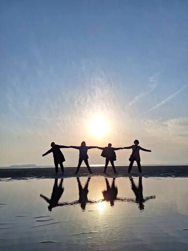 一時帰国の度に集まる4人組。今回は祝日も含めて5日間の予定を立てた。ほとんど買い物や食べることばっかりで、あまり観光に参考になる様な旅行記にはなってないけど、４人の思い出に残しておきたいことばっかり。私の一時帰国が楽しくなるのも、彼女たちがいるからこそ。<br /><br />*『冥土のみやげ』というのは、歳とって気弱になってる母ちゃんのため<br /><br />！注意！@キャサリン&amp;カッピー&amp;ツル《思い出し笑いが止まらず大変なことになるので、電車の中では読んだらあかん！》<br /><br />(1)準備～出発～日本上陸 3/8～9<br />(2)食い倒れ大阪で再会したら食いまくり 3/11～12<br />(3)伊勢参り 3/17<br />★(4)うどん三昧 3/19～24<br />(5)実家滞在記と食べたもの（3月）<br />(6)尼崎散歩 4/5<br />(7)箕面温泉 4/8～9<br />(8)飛騨高山 4/12～13<br />(9)信貴山やっぱり奈良好きやわ～ 4/18<br />