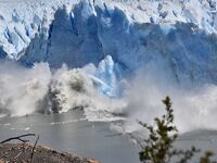 "秘境パタゴニアの山旅と南米(極)の船旅"【夢実現の旅】『氷河先端部氷柱(氷塊)崩落確と見た!!』(ペリト・モレノ氷河編) (NO1)