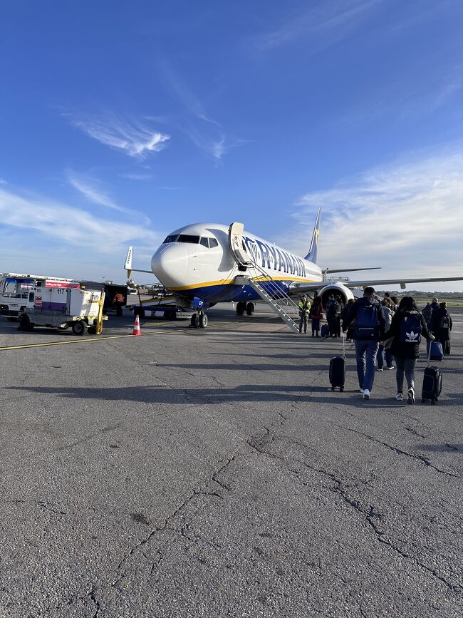 マルタからはまたLCCの Ryan Airでアテネ国際空港。地下鉄でシンタグマ広場で乗り換えて、次の駅で降りて<br />歩いてホテル。こじんまりしたホテル。少し遅くなったので近くの食堂が閉まっていたが、ホテルの裏にバングラデッシュ料理があった。翌日近くをぶらぶらして朝食。チェックアウトして、シンタグマ広場、植物園とオリンピアを見てから空港に戻る