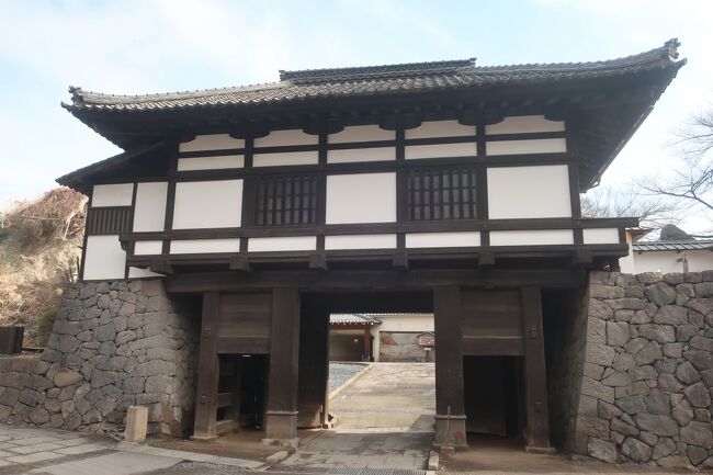 前週に諏訪へ行ってきましたが､今回も長野へ<br />今回は小諸に百名城スタンプをいただきに行ってきました<br /><br />【表紙の写真】懐古園三の門