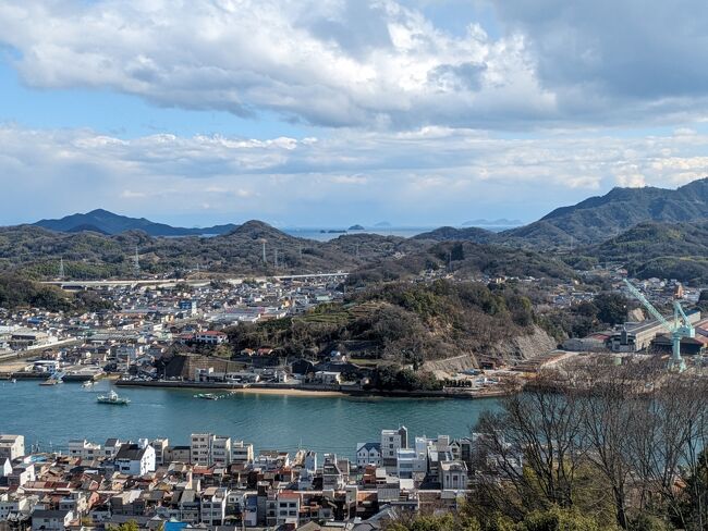 しまなみ海道の橋３つを渡る、ゆめしま街道いきなハーフマラソンに参加するため因島に泊まりました。<br />少しでも現地のことを知りたい、と「村上海賊の娘」を読み進めながらの旅は、初めて来たところでも「ここ知ってる！」の連続で楽しさ倍増でした。