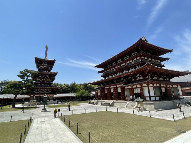 2023年5月の連休に京都、奈良を旅しました。<br />2日目、この日は奈良へ日帰りです。薬師寺、唐招提寺を拝観しました。帰り道、京都駅手前の東寺で途中下車し、五重ノ塔を再訪して京都に来たことを改めて認識しました。<br /><br />ホテルで一息ついた後、隠れ家レストランといった趣のレストラン(実際、入口に気付かず素通りしそうでした)、お料理とワインを楽しみました。<br />