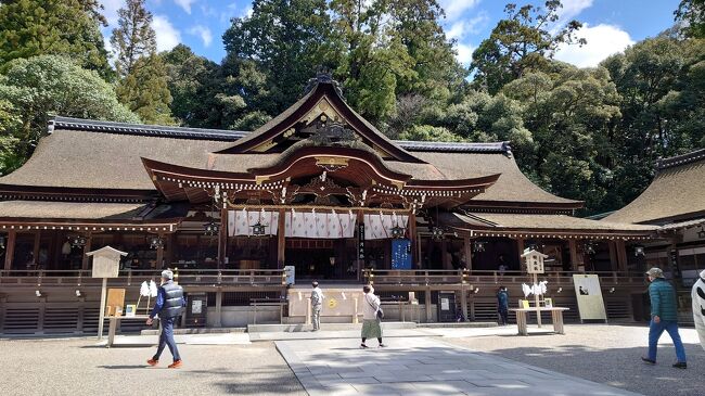 大神神社登拝をメインに、大好きな奈良旅行の予定を組みました。吉野の桜が見られなかったのは残念ですが、天気にも恵まれて、大変いい旅になりました。<br />大阪も思い立って行くことにしたので当初の予定と変わりましたが、またぜひ奈良を訪れたいと思います。