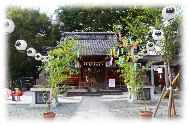 鐘・薬師神社から、歩道が混み合う県道12号線を避け、時の鐘から東の一本先を右折し南下、大正ロマン通りを横切り県道15号線方向に歩く事約8分の所に今回の「川越熊野神社」は鎮座します。<br />県道12号線を南下するより幾分人波は減り歩きやすい印象がありました。