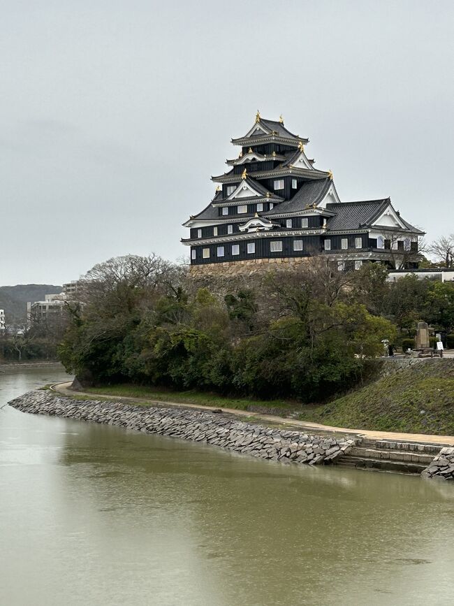 夫婦で瀬戸内海の歴史散策に車で出かけました。まずは岡山城からスタート。