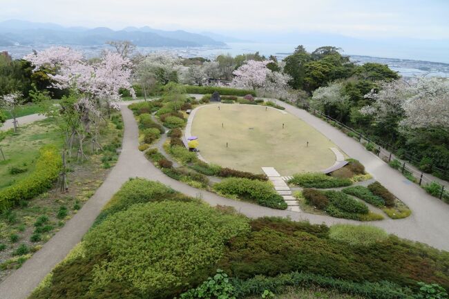 旅行社のツアーで、伊豆半島の天城高原と伊東温泉に３泊ずつして、伊豆半島・富士山周辺を７日間で回ってきました。<br /><br />１日目は、お昼過ぎの新幹線で三島に向かい。そこからバスで天城高原のホテルに向かいました。<br />ツアー２日目は、三保の松原と、日本平、久能山東照宮と見学し、<br />３日目は、堂ヶ島、石廊崎、下田、城ケ崎海岸と伊豆半島を一周しました。<br />ツアー４日目は、修善寺温泉から河口湖、忍野八海と富士周辺を見学した後、伊東温泉に向かい、４泊目からは伊東温泉に宿泊です。<br />ツアー５日目は、箱根方面を観光して、翌６日目は自由行動で、伊東温泉を歩いて回りました。<br />ツアー最終日は、朝９時に伊東温泉のホテルをスタートして三島に向かい、三島から新幹線で帰路につき、お昼過ぎに帰宅となりました。<br /><br />