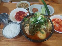 GW韓国女子旅1日目は聖水洞の行列の店でカムジャタンを食べる