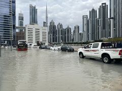 ドバイ旅行再び　街が水没!災害級の大雨で悲劇の最終日…生き抜いた