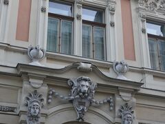 ☆手ごわいぞルーマニア、でも最高に楽しい！☆　２０２４年４月　ルーマニアの８つの街を巡る　５（重厚な建物が建ち並ぶ　クルージナポカ　①）