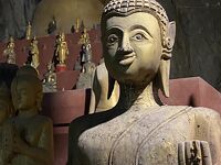 8. メコン川をゆったりと・・・焼酎づくりのサンハイ村　何千もの仏像があるパクウー洞窟　