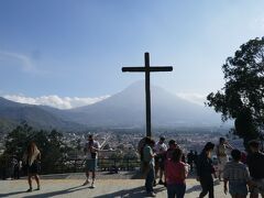 グアテマラ観光　プエルト・ケツァル　アンティグア