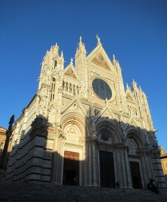 フィレンツェと覇権を競った中世の都市国家：世界遺産「シエナ歴史地区」を歩く&#128062;