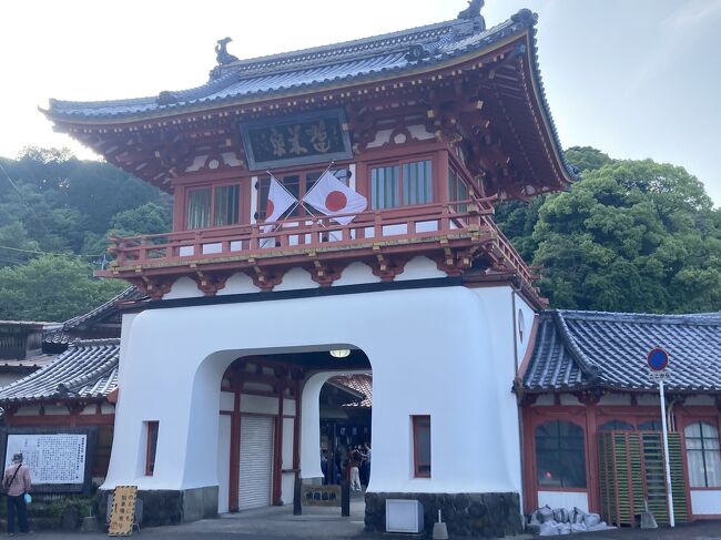 長崎に住む息子家族を訪問中に一緒に武雄温泉へ一泊旅行に出かけました。<br />孫達も楽しめるスポットも取り入れながら、楽しい旅になりました。
