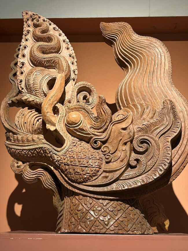 ハノイも2度目ともなると観光する所も思いつかず、結局食べ物やスパ中心の活動に。今回は新しめの世界遺産「タンロン遺跡」に行ってみました。前来た時はまだ登録されてなかったやつ。<br /><br />食べ物はブンチャとチャーカーを食べてみたかったのでそれをトライ。以前来た時は特に名物と謳っていなかったので今回初めて食べます。<br /><br />スパは友人宅近くに良いスパを発見。結局2日も通ってしまいました。<br />今回もGrabとGoogle Mapは使いまくりインターネットの恩恵を受けました。<br />もう若くはないので蒸し暑さにくらくらしながら、あまり綺麗そうでないお店はもうトライする気力もなく比較的きれいな観光客向けのお店に行きました。<br />年をとるってこういう事なのねーーそう、若い時のなんでもトライするあの意気込みはもうないのです。<br /><br />Grabの使い方をまとめました。<br />https://jalanjalanworldtraveller.blogspot.com/2024/05/grabuber.html<br />