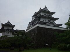 伊賀上野城に登城する。殿はござるか。