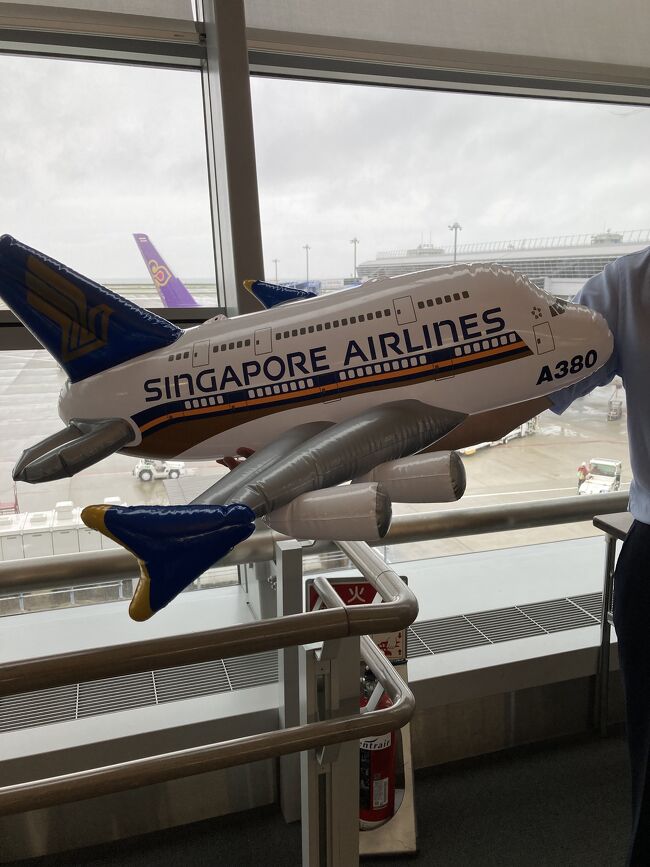 今回も女子1人ビジネスシンガポール航空でニュージーランドへ観光ツアーに参加をしました。今回はなんと名古屋中部国際空港発なので集合は中部国際空港です。朝始発の新幹線のぞみに乗って一路中部国際空港を目指しました。<br />新大阪ー名古屋ー名鉄で中部国際空港 初めてのコースなので不安でした。