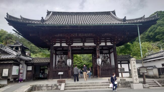 大河ドラマ「光る君へ」で時ならぬブームを巻き起こしている紫式部。<br />そのゆかりの寺を琵琶湖畔に訪ねました。<br />石山寺と三井寺の二古刹です。