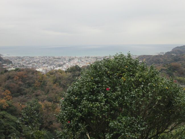 低山・里山歩き 神奈川県鎌倉市 天園ハイキングコース(2) 最高高さ 147米(勝上嶽)(標高差120M) (北鎌倉駅~勝上嶽~覚園寺~鎌倉宮~鎌倉駅) 全行程4時間19分(待ち時間1時間10分を含む)<br />「日時」2022年12月1日 <br />「アクセス」JR線北鎌倉駅で下車 <br />「参考案内書」 なし <br />