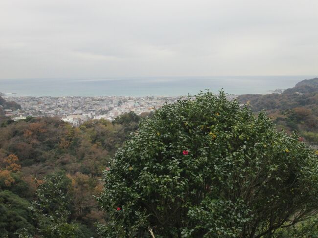    　　 低山・里山歩き　神奈川県鎌倉市　天園ハイキングコース(2)　最高高さ　147米(勝上嶽)(標高差120M)　　（北鎌倉駅～勝上嶽～覚園寺～鎌倉宮～鎌倉駅）　　　　　　全行程4時間19分(待ち時間1時間10分を含む)<br />「日時」2022年12月1日　<br />「アクセス」ＪＲ線北鎌倉駅で下車　<br />「参考案内書」　なし　<br />