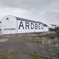 ウィスキーの聖地・アイラ島への弾丸旅行。　アードベッグ、ラガヴーリン蒸留所。　コロナ前の企画をついに実現。　強烈な物価に悶絶。