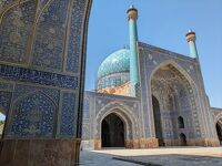 イラン鉄道の旅、その8　(ペルシャ帝国の中心都市イスファハンと新しいメトロ)