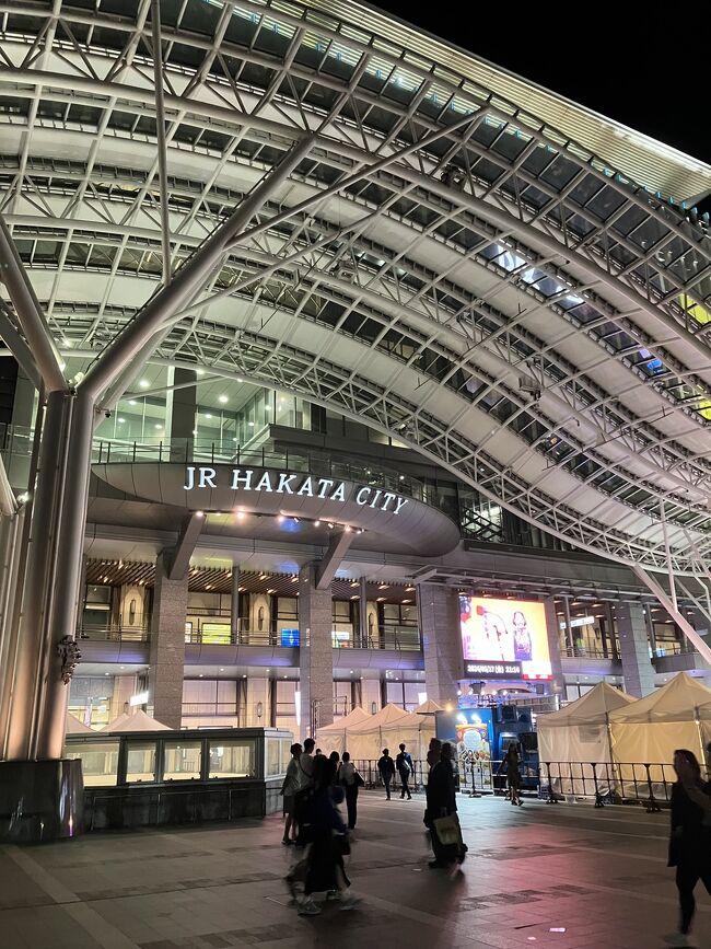 1日目、夕方仕事を終えてから新幹線で博多へ向かいました。2日目、宗像大社に向かいました。宗像大社は祀られている3姫神がそれぞれ 田心姫神が沖津宮(沖ノ島)、湍津姫神が中津宮(大島)、市杵島姫神が辺津宮(本土)に祀られているので、遠い方から順に参拝してきました。