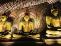 スリランカの地に紀元前から息づく仏教遺跡：世界遺産「ダンブッラ石窟寺院」を訪れる
