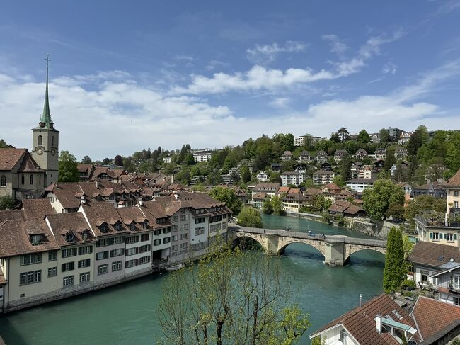 スイスイ旅行の最後(帰国の前日)は、ベルンに1泊。<br />ベルンの旧市街を歩いて回り、中世にタイムスリップしたような気分を味わいました。
