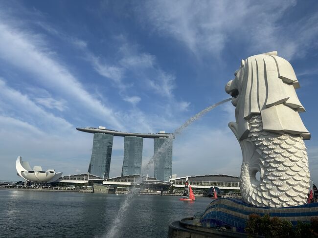 最初はシンガポール航空のセールでシンガポールへ行く予定でチケットを取っていたのですが、Marriott Bonvoyとシンガポール航空のステータスマッチでクリスフライヤーのエリートシルバーになり、そして登録日から6か月以内にシンガポール航空便を4回搭乗することでゴールドの資格を得られると知り、急遽シンガポールとマレーシア間の往復便を追加することにしました。<br />それ故タイトなスケジュールとなってしまいましたが、初めてのマレーシアと束の間シンガポール楽しんできました^ ^<br /><br />事前に準備したもの<br />①航空券5FL5H9<br />・羽田⇄シンガポール<br />56670円➕2840円(座席指定)<br />・シンガポール⇄クアラルンプール242.8SGD(25897円)<br />トータル85000円<br />②ホテル<br />・JWマリオットホテルクアラルンプール(504.35MYR)<br />・ザ・リッツ・カールトン・クアラルンプール<br />(925.12MYR)<br />③シンガポール&マレーシア対応esim(3日間1401円)<br />④ マレーシア・デジタル・アライバルカード(MDAC)の登録<br />⑤シンガポール・デジタル・アライバルカード(SGAC)の登録<br /><br /><br /><br />訳あってシンガポール経由でマレーシアへ 1日目は移動とラウンジ巡り https://4travel.jp/travelogue/11904448?lid=line_link<br /><br />訳あってシンガポール経由でマレーシアへ 2日目ホテル編 世界一安いリッツ・カールトン泊 https://4travel.jp/travelogue/11904558?lid=line_link<br /><br />訳あってシンガポール経由でマレーシアへ 2日目クアラルンプール観光&移動編 https://4travel.jp/travelogue/11904924?lid=line_link<br />