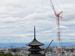 今だけしか見られない！　興福寺五重塔とクレーン～奈良時代と現代の共演
