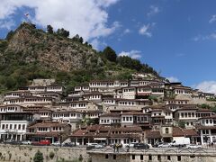 オーストリア航空ビジネスでウィーン→ティラナ　アルバニアの世界遺産ベラトへティラナから日帰りで（２）