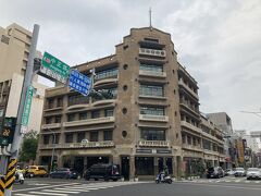 ４年ぶりの海外旅行はノープランの台湾旅行／その11／台南市街の林百貨店、その向こうには困ったものだ、あのくどくてやっかいな銅像が・・・