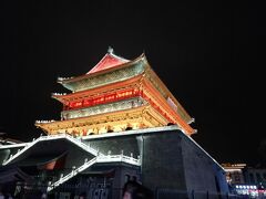 西安市：西安鐘鼓楼広場中心と名物「羊肉パオモウ」