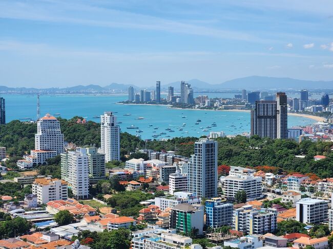 毎年 恒例の タイ旅行<br />今回は6年ぶりに参加の仲間を含め 5名で!<br />6月は 暑いだろうな・・・と思っていましたが。 やはり暑かったです。<br /><br />しかし タイ旅行 いつ行っても最高です。<br />毎年お付き合い頂ける、諸先輩方と 楽しい楽しい旅です。<br />皆様に感謝です。<br /><br />6年ぶりに参加の仲間が 久しぶりの参加で ここに行きタイ これを体験しタイと<br />提案が多く 私も行ったことの無い場所に行き 新鮮でもありました。<br />やはり まだまだ行っていない場所が沢山あります。<br /><br />特に高さ170mからの タワージャンプ 一生の思い出です。